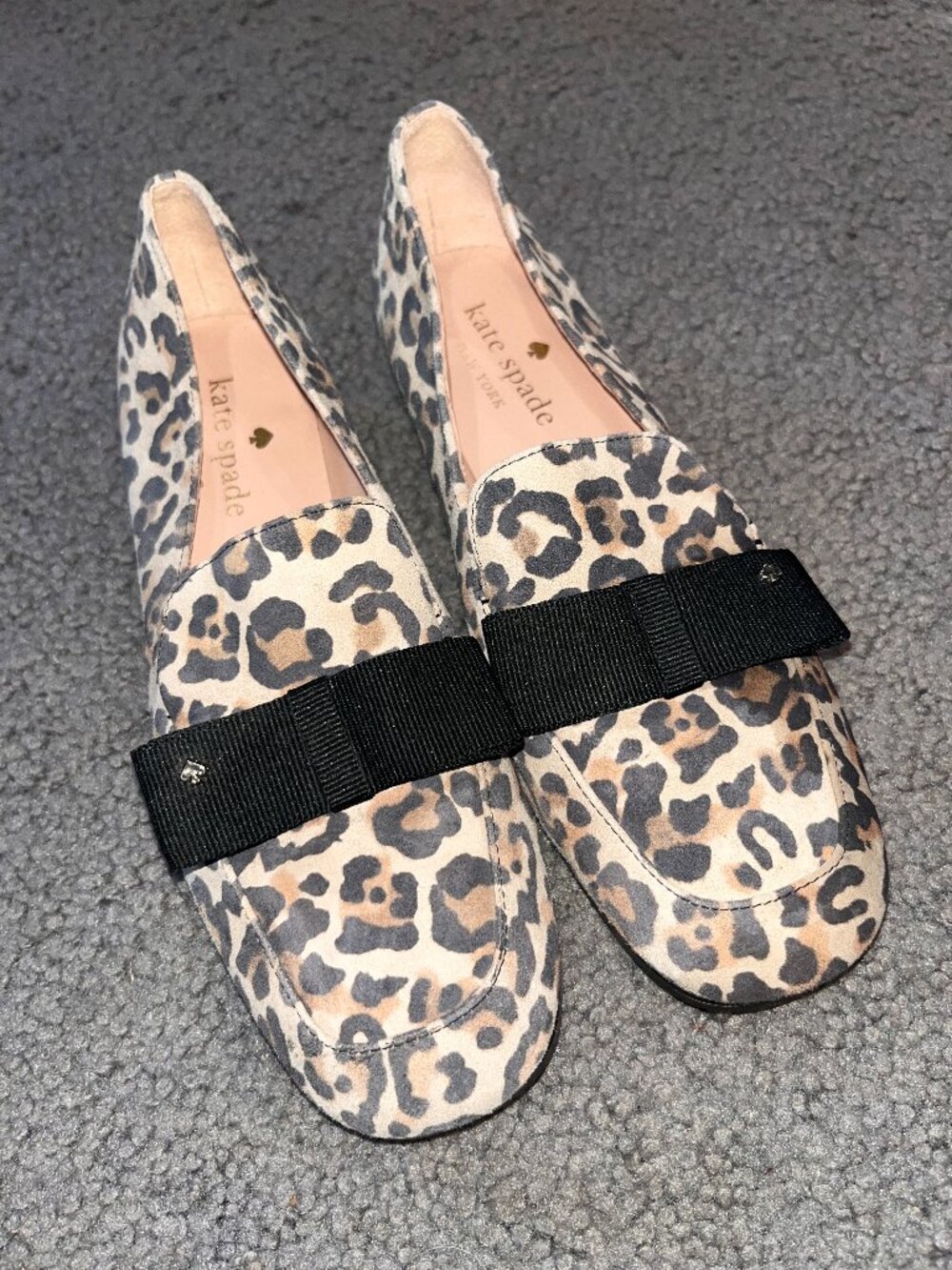 KATE SPADE DAPHNE ANIMAL LEOPARD PRIMT TAN LEATHER BLACK BOW LOGO LOAFERS EUC 5B